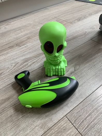 Toy bat and toy gun if you want to know how to play read the description below.
