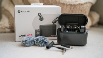 Hollyland Lark M2S (2TX + 2RX) Wireless Lavalier Microphone  for camera or phone