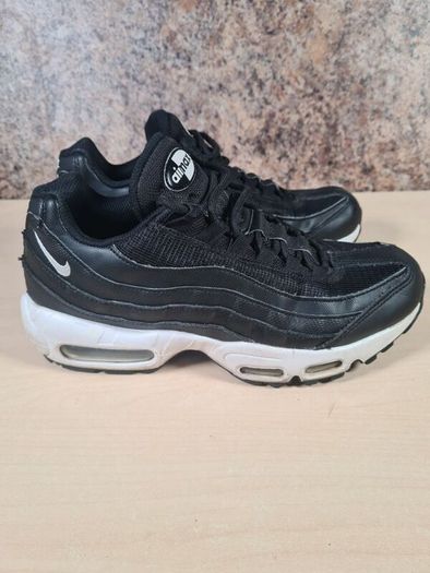 Womens NIKE AIR MAX 95 ESSENTIAL trainers runners black white Size UK 6 EU 40