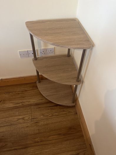 Corner shelving unit