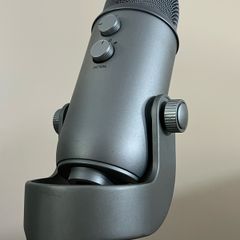 Blue Yeti USB Microphone + Adjustable Desk Boom Arm