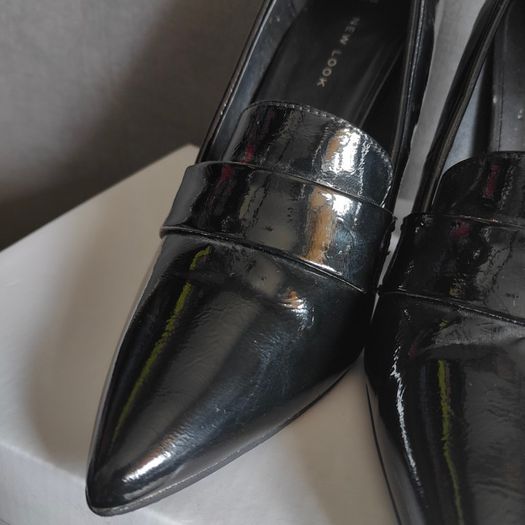 Black Shiny leather Court shoes size 40