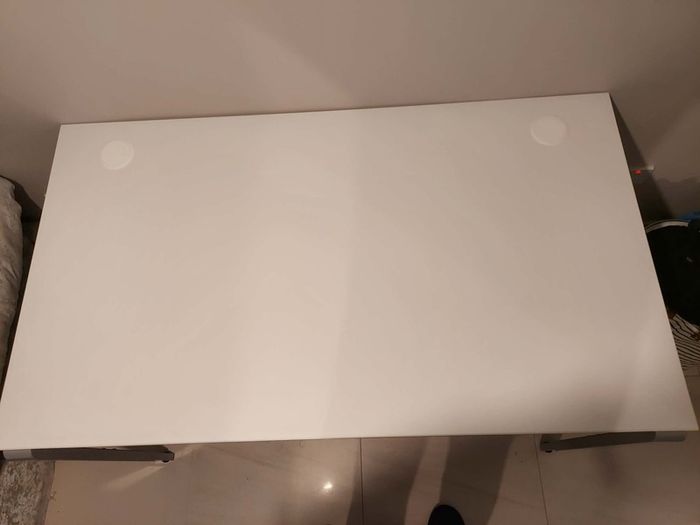 Spacious adjustable desk 140 x 80 cm
