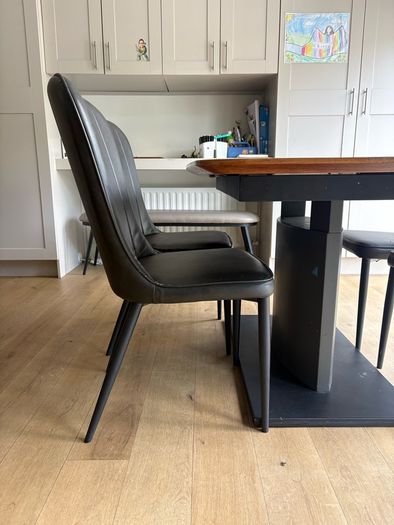 Calligaris Kitchen Table & 4 chairs