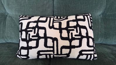 Monochrome cushion x2