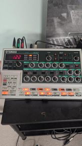 Yamaha DX200 Desktop Groovebox Synthesizer