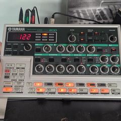 Yamaha DX200 Desktop Groovebox Synthesizer