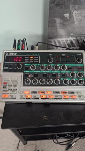 Yamaha DX200 Desktop Groovebox Synthesizer