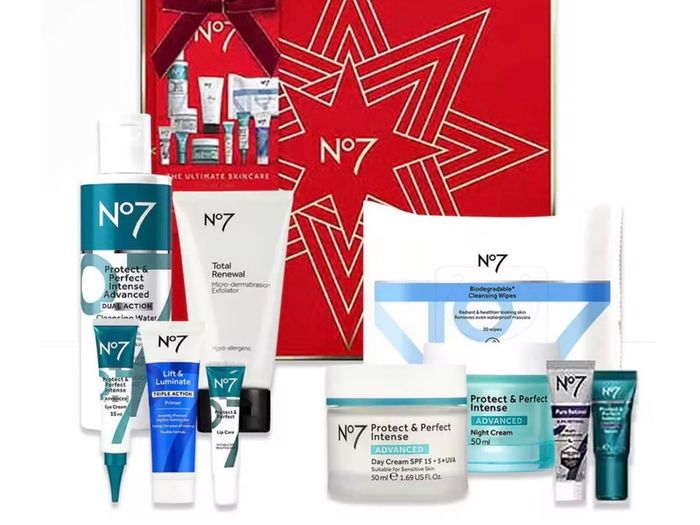 10 Piece NO 7 Ultimate Skincare Gift Set