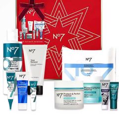 10 Piece NO 7 Ultimate Skincare Gift Set