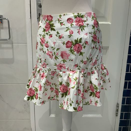 Rare London floral skirt. Size 10. BNWT