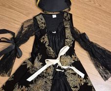 Halloween pirate costume
