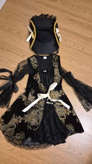 Halloween pirate costume