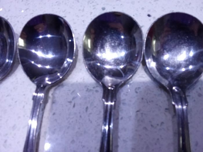 Cutlery (spoons, knives)