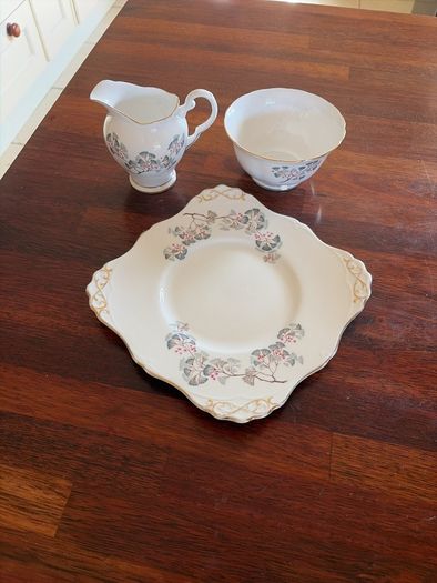 Vintage Tuscan Juniper 15 piece tea set