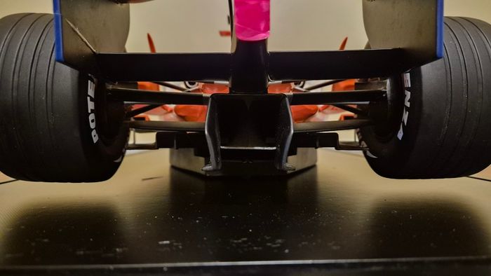 A 1:6 scale (32 inches long Formula 1 car) limited edition model of the 2007 Season ING Renault R27 F1 Team car