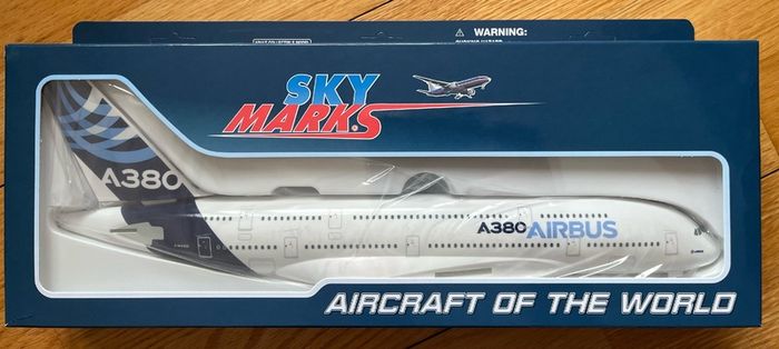 NEW BOXED LARGE Airbus A380 Scale Model Aircraft