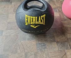 4 four kettle bells 20kg, 10kg 2X8kg