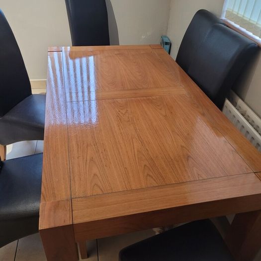 Solid kitchen table
