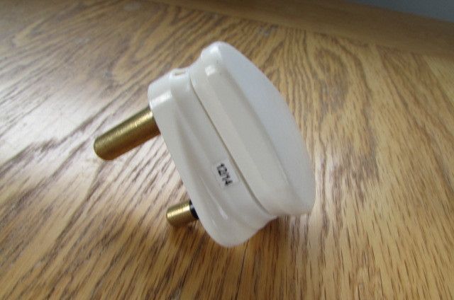 15 AMP 3 Pin Round Plug Top for Sale