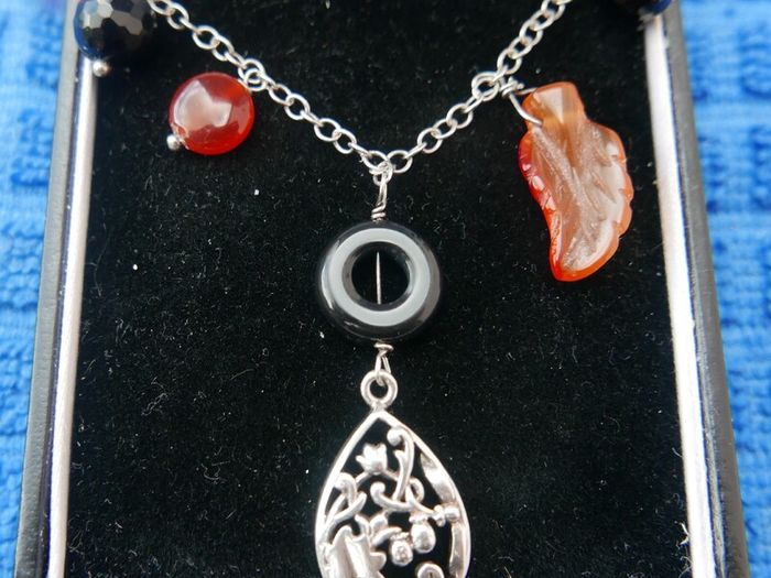 Vintage Sterling Silver 925 Bold, dramatic , silver, onyx, jasper necklace "NIGHT FIRE" 11,2g L-11"