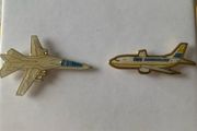 2 Aeroplane pin badges