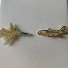 2 Aeroplane pin badges