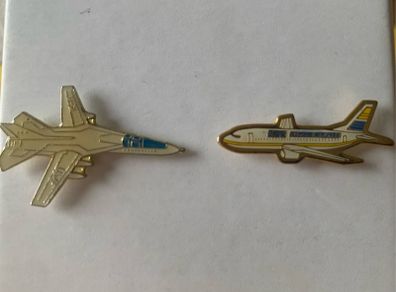 2 Aeroplane pin badges