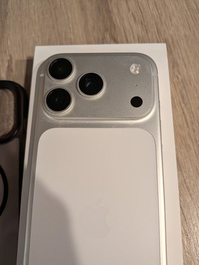 Apple iPhone 17 pro 256gb UNLOCKED