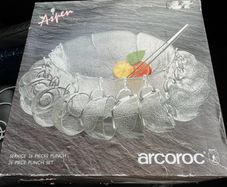 Party Time with this vintage Arcoroc Aspen Leaf Punch Bowl Set