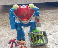 Superman Robot vehicle with figures