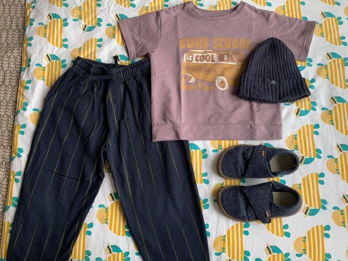Boys clothing & footwear bundle (size 110/116 aprox. 4-5 years)