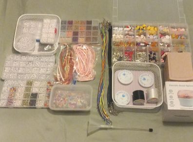 Jewellery and keychain making kits