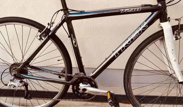 Trek Multitrack 7210 Hybrid Bike  Large 250