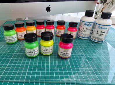 Leather paints and varnishes