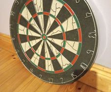 Dart board come with darts