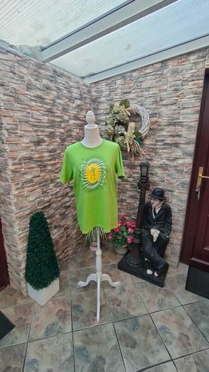 Official FIFA 2014 Brasil World Cup T-shirt  Size medium  Perfect condition  Print front and Back