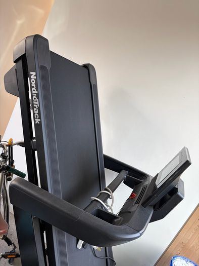Nordic track T series 10 treadmill. Used excellent condition