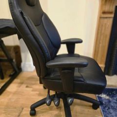 Premium Executive Office Chair, High Comfort, Excellent Condition