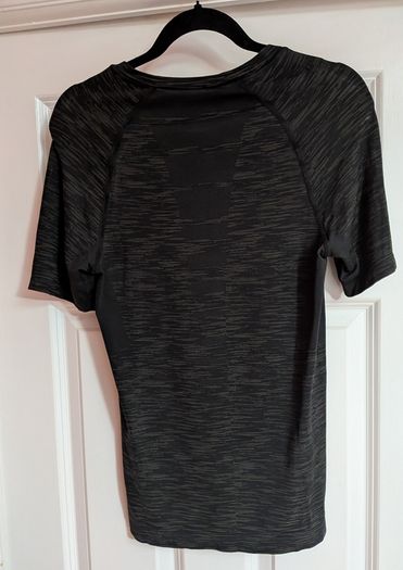 Training t-shirt - size S - please read full ad