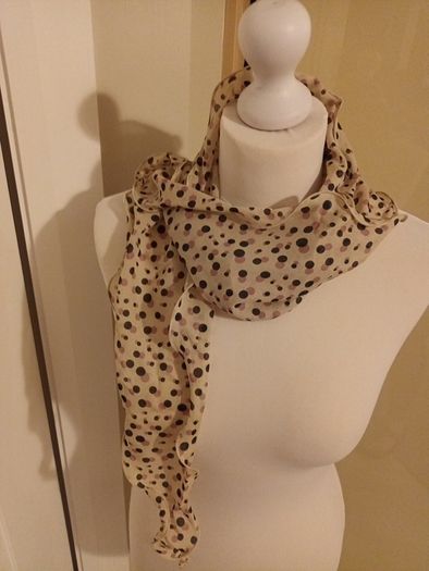 Dotted scarf
