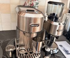 DeLonghi Dedica  Maestro Plus EC950.M Espresso  Machine & Dedica Coffee Grinder Set