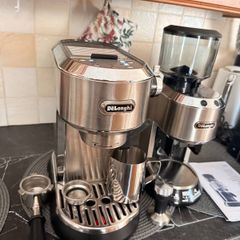 DeLonghi Dedica  Maestro Plus EC950.M Espresso  Machine & Dedica Coffee Grinder Set