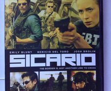 Sicario [2015] Emily Blunt, Benicio Del Toro & Josh Brolin [Movie DVD]