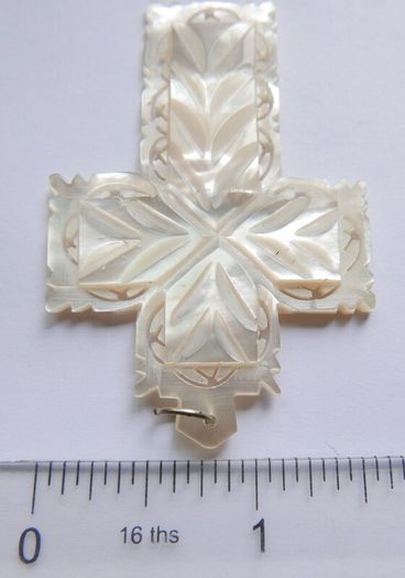 Vintage Dainty Round Star Carved White Mother of Pearl MOP Shell Pendant