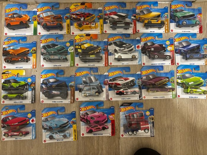 Huge bundle of hotwheels