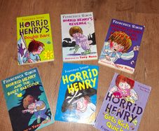 6 Horrid Henry books by Francesca Simon, vgc