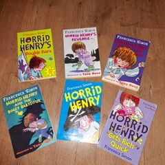 6 Horrid Henry books by Francesca Simon, vgc