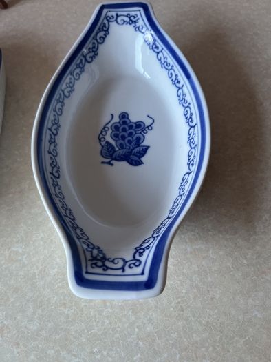 Oven to Table 2Colbalt/White Serving Dushes