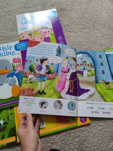 early reader books bundle of 5 books level 1 & 2 plus Write and Wipe  phonics book